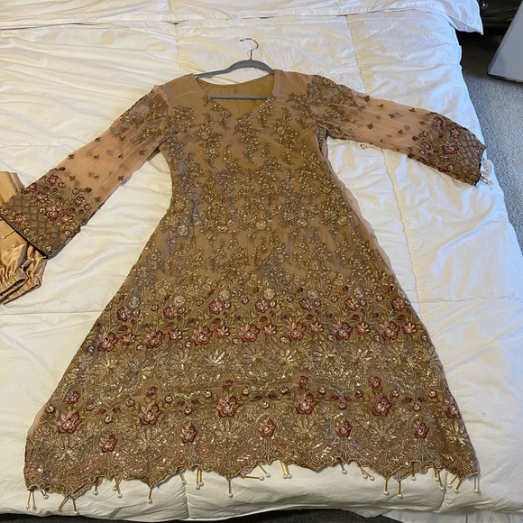 Pakistani Dress - Picture 1 of 7